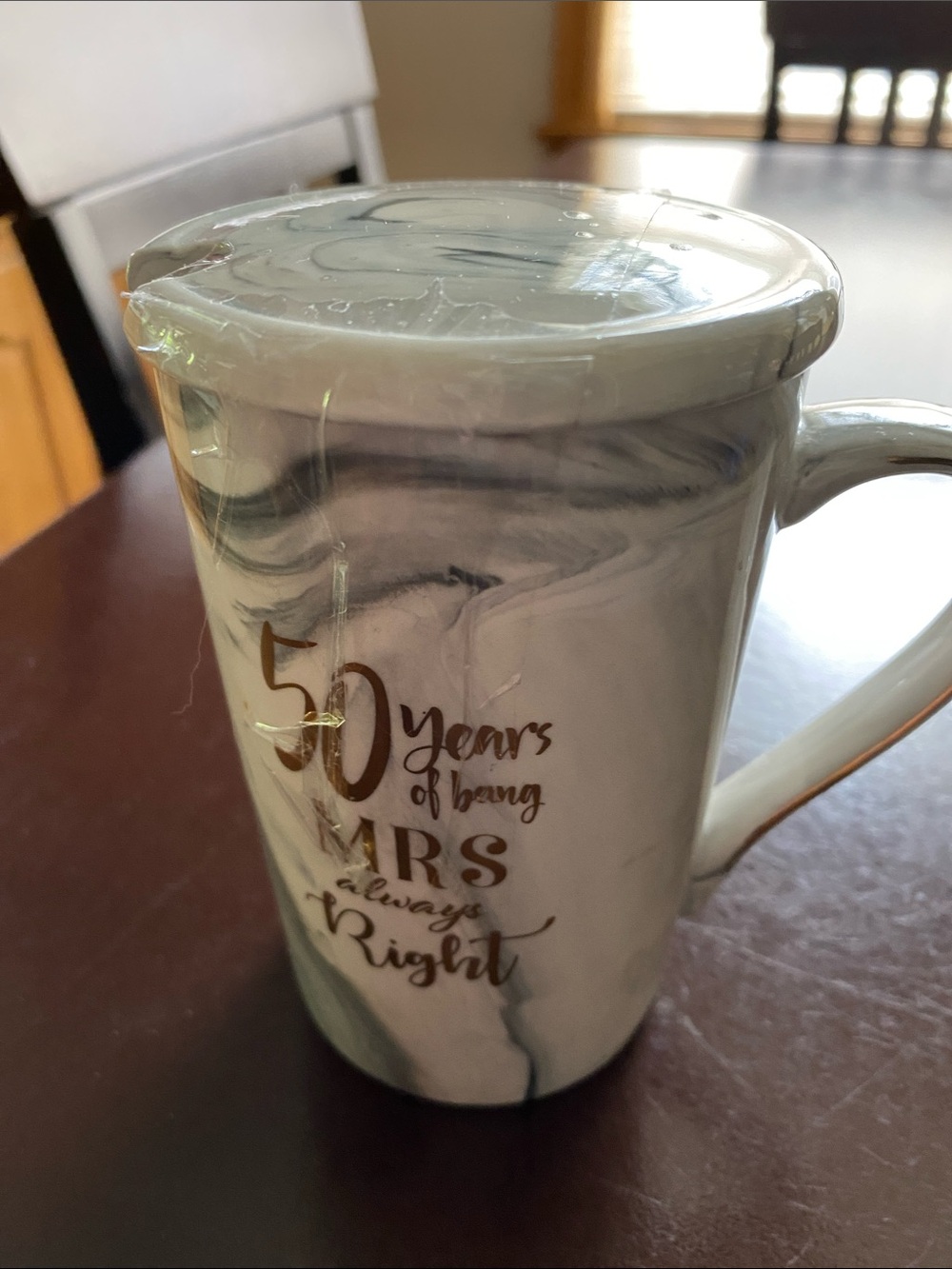 Ceramic Marble-Effect Gold Lettering Mug with Lid - White/Gray